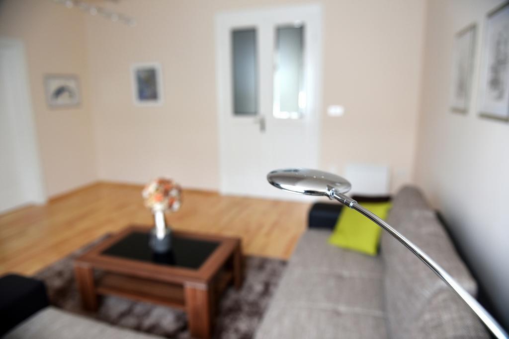 Apartman Cesaric 오시예크 외부 사진