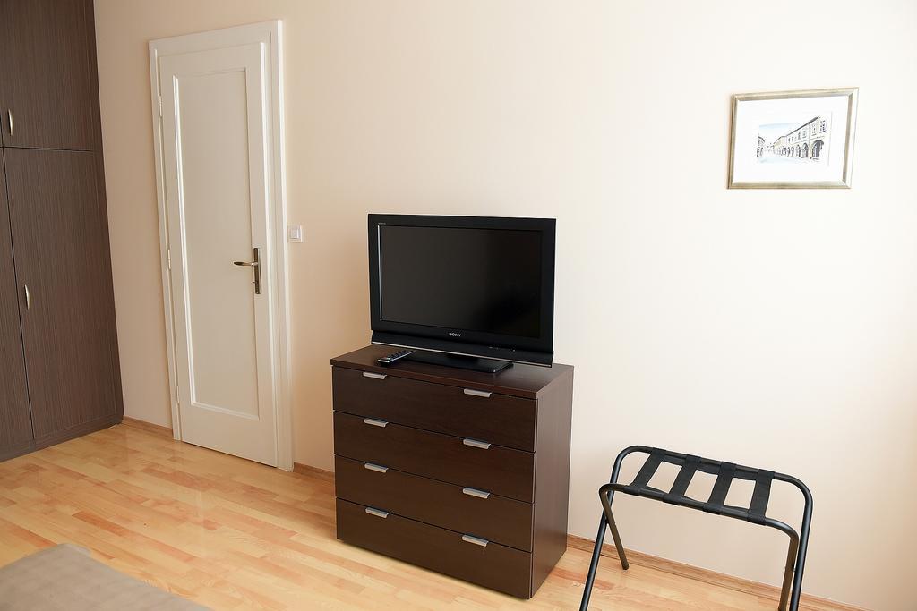 Apartman Cesaric 오시예크 외부 사진