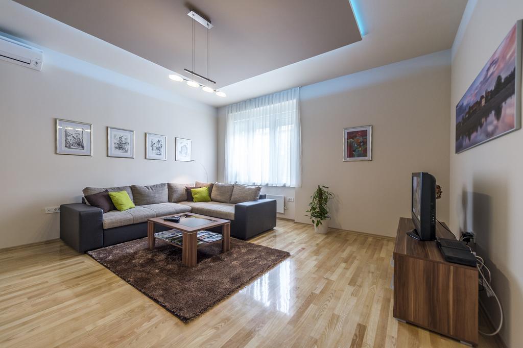 Apartman Cesaric 오시예크 외부 사진