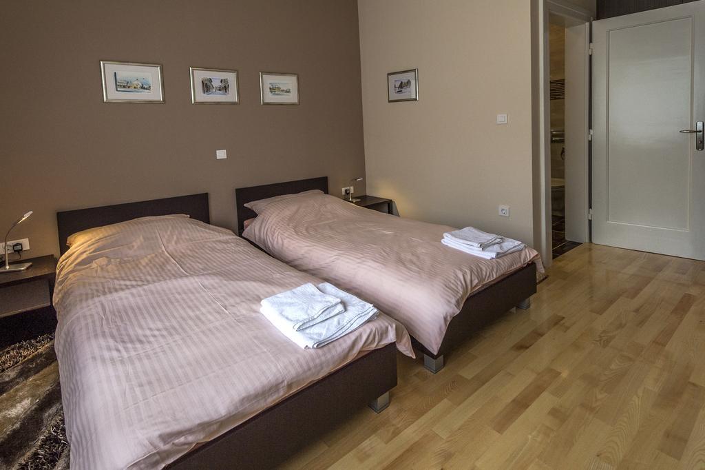 Apartman Cesaric 오시예크 외부 사진