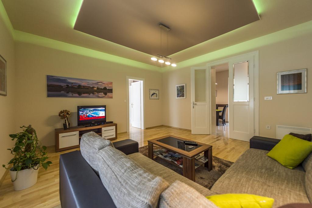 Apartman Cesaric 오시예크 외부 사진