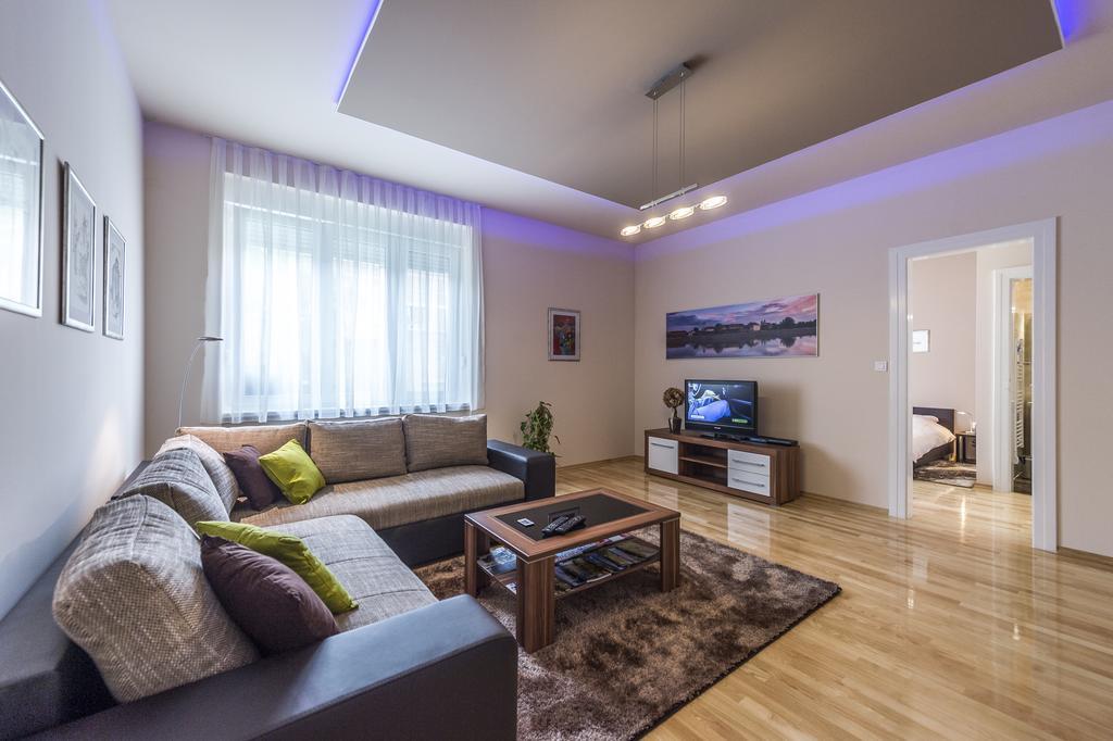 Apartman Cesaric 오시예크 외부 사진