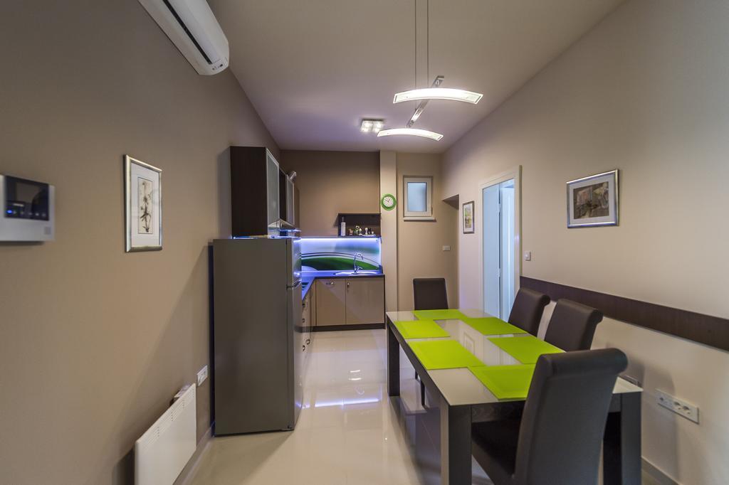 Apartman Cesaric 오시예크 외부 사진
