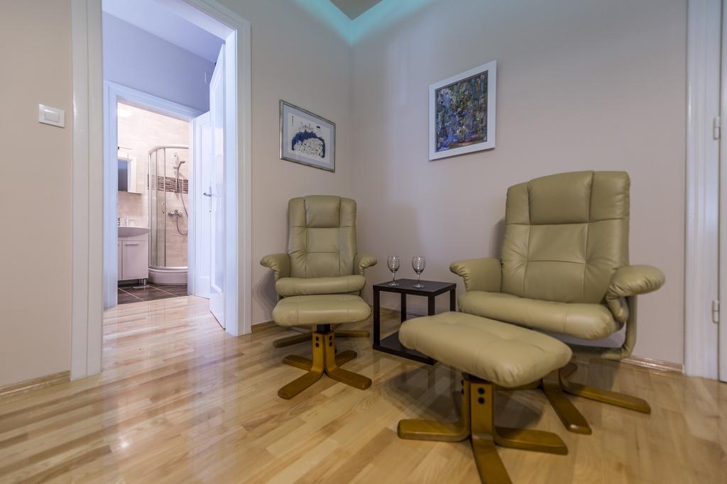 Apartman Cesaric 오시예크 외부 사진