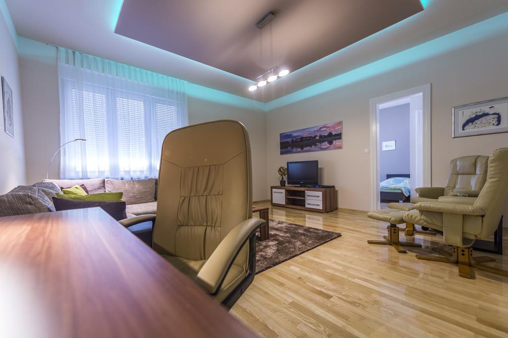 Apartman Cesaric 오시예크 외부 사진