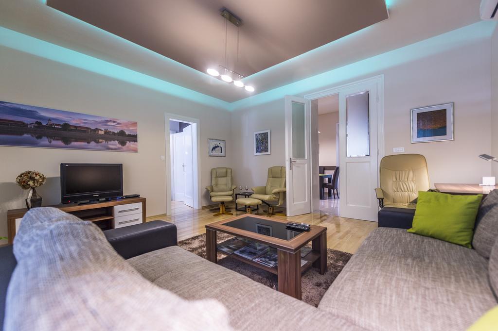 Apartman Cesaric 오시예크 외부 사진