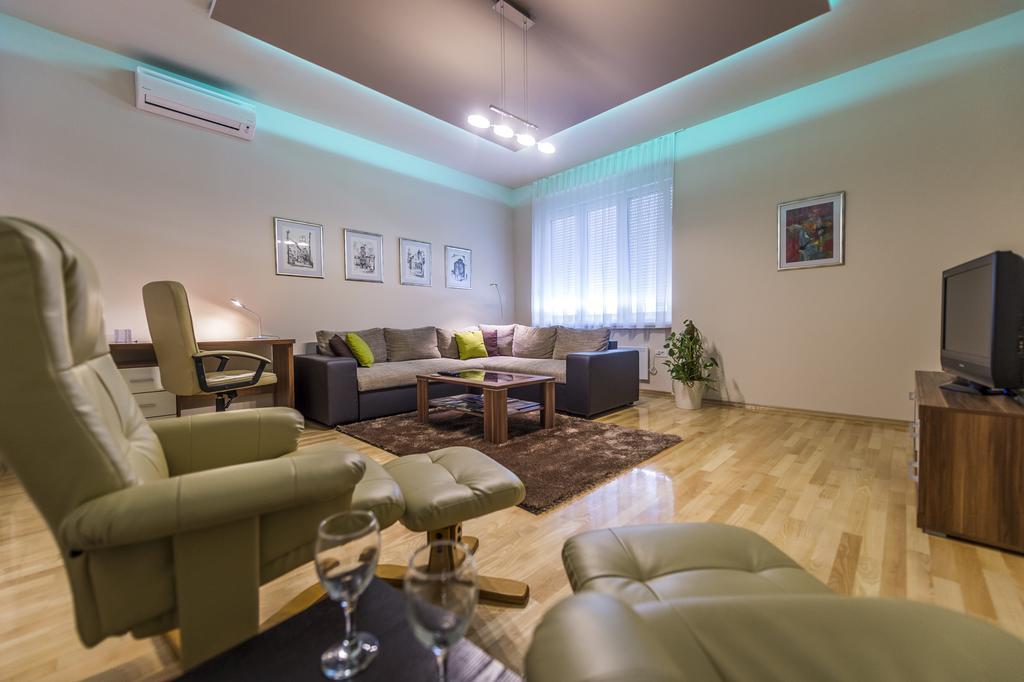 Apartman Cesaric 오시예크 외부 사진